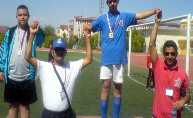 Down Sendromlu Enes Gülmez Avrupa şampiyonasına gidiyor