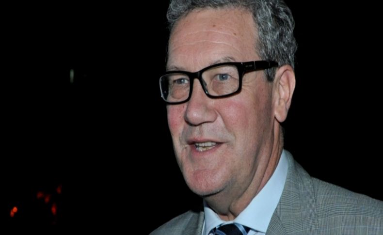 Downer, Kıbrıslı liderlerin temsilcileriyle yemekte bir araya geldi