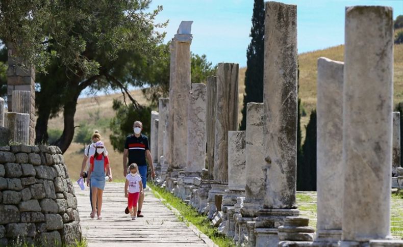 Dünya mirası Bergama ziyaretçilerini 'kontrollü' ağırlıyor