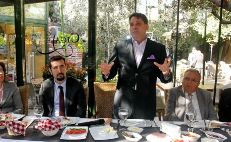 “ Dünyada barış” sloganı ile Balkan sempozyumu