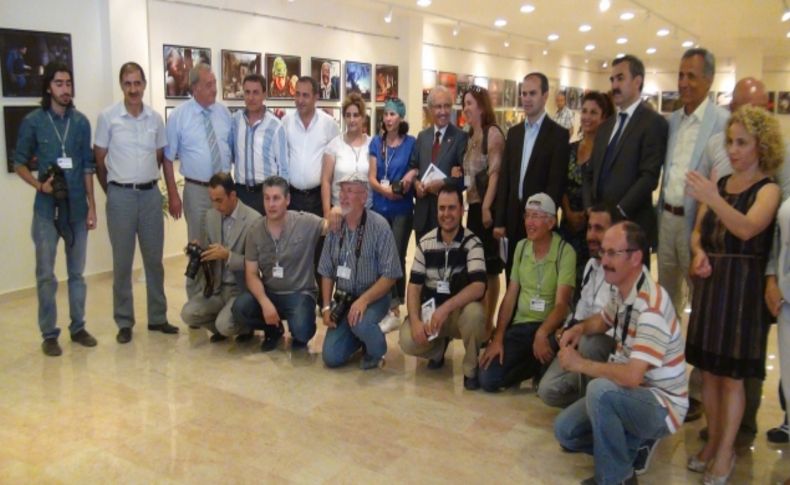 Dünyanın dört bir yanından gelen fotoğrafçılar Ahlat’ta sergi açtı