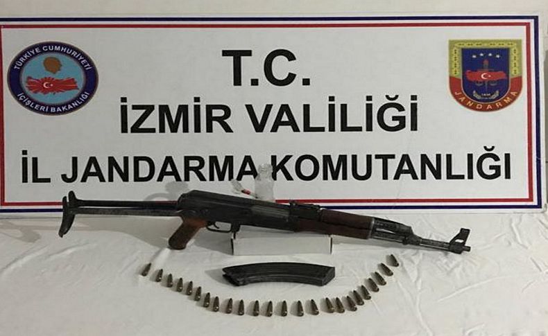 Durdurulan minibüsten kalaşnikof çıktı