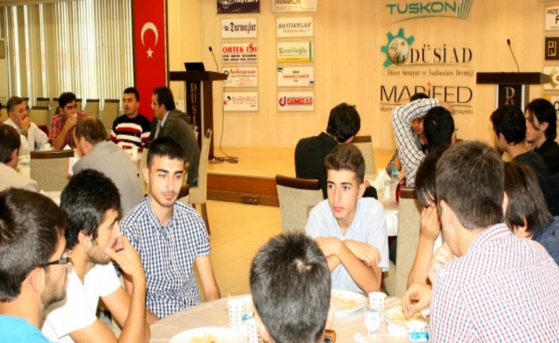 DÜSİAD Düzce Üniversitesi'ni yeni kazanmış öğrencilere kahvaltı verdi