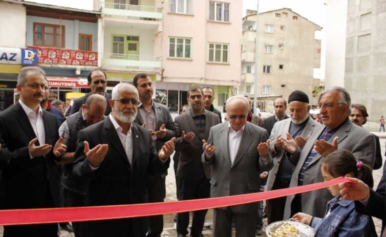 Ebrar Derneği’nin kermesi dualarla açıldı