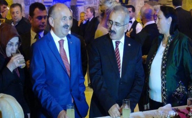 Edirne'de Cumhuriyet Resepsiyonuna Bakan Müezzinoğlu'da Katildi