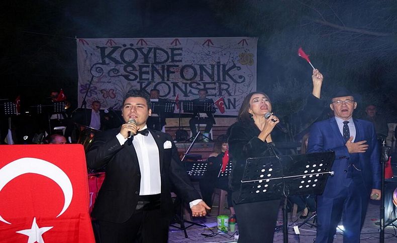 Edremit'te traktör kasasında senfonik konser