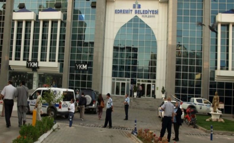 Edremit Belediyesi'ne operasyon
