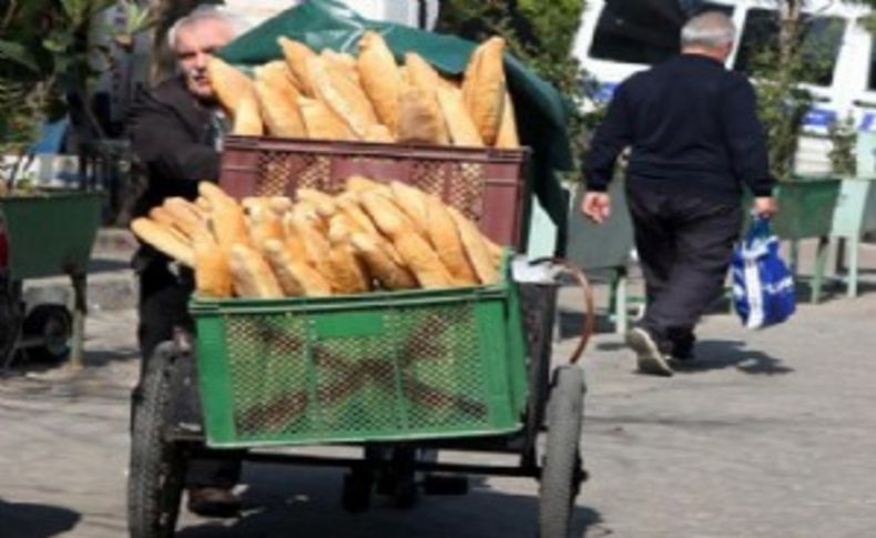 İzmir'de ekmek dağıtımında eski tas eski hamam