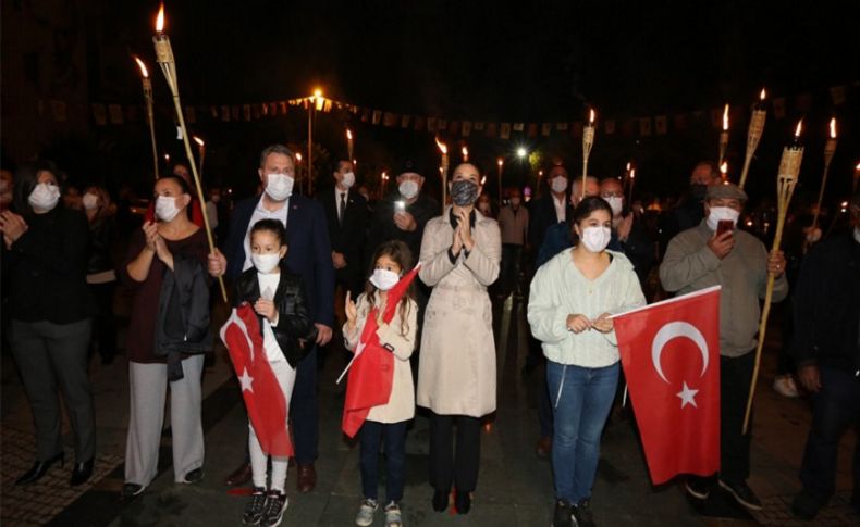 Efes Selçuk 97. yılda Cumhuriyet meşalesiyle aydınlandı