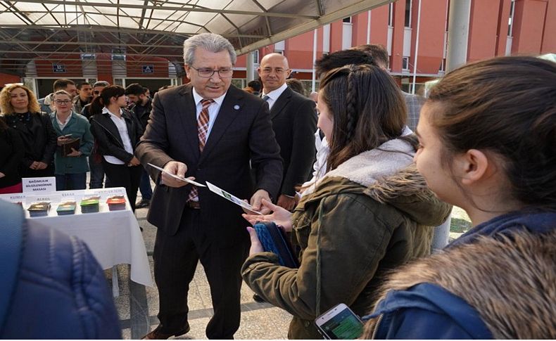 Ege’de madde bağımlılığı bilgilendirme standı açıldı