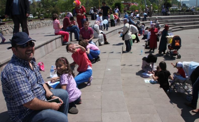 Eğitim Fakültesi öğrencileri, minikleri resimde yarıştırdı