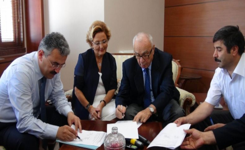 Eğitim gönüllüsü çift: Dünyada yapılacak en güzel şey eğitime destek olmak