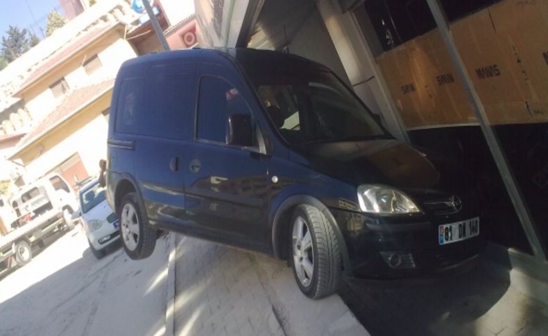 El frenini çekmeyi unuttu, kaza yaptı