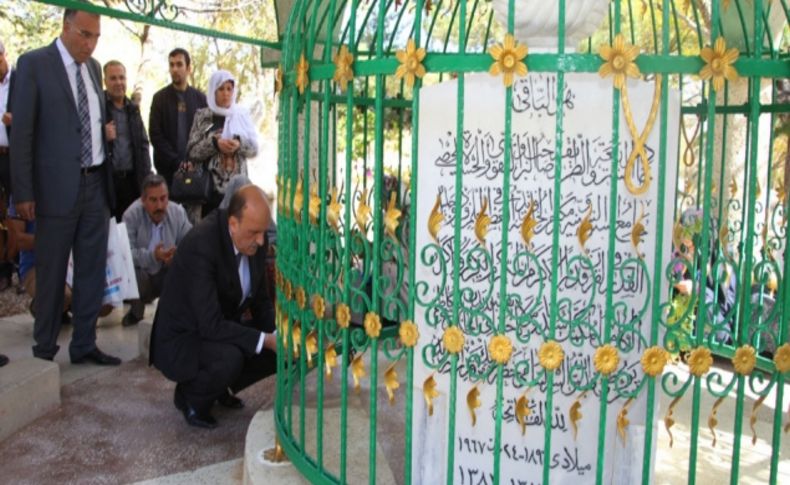 Elazığ Belediyesi tarafından Kur'an-ı Kerim ve çam dağıtıldı