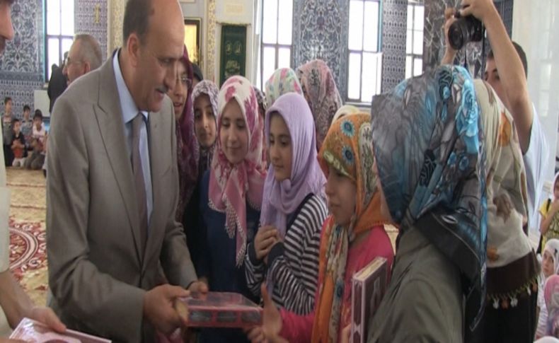 Elazığ Belediyesi'nden öğrencilere Kur'anı Kerim