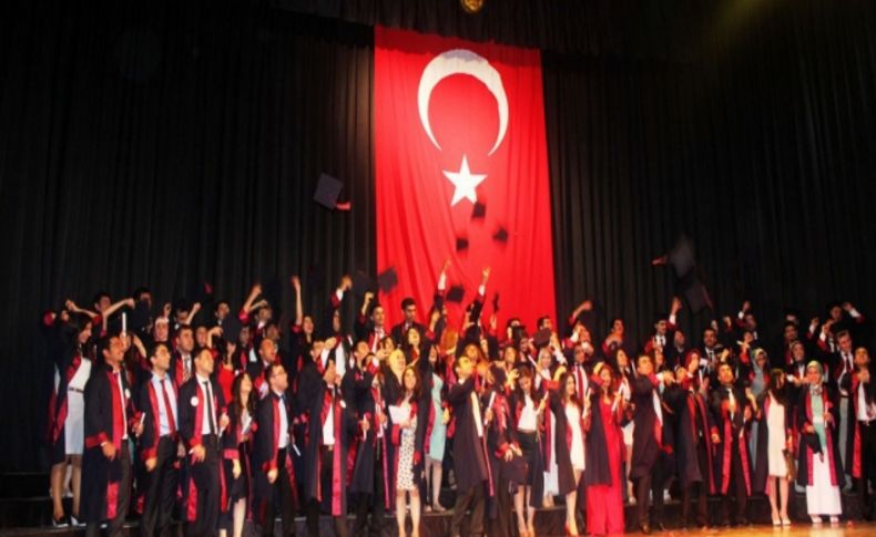 Elazığ Fırat Üniversitesi Tıp Fakültesi 25. dönem mezunlarnı uğurladı
