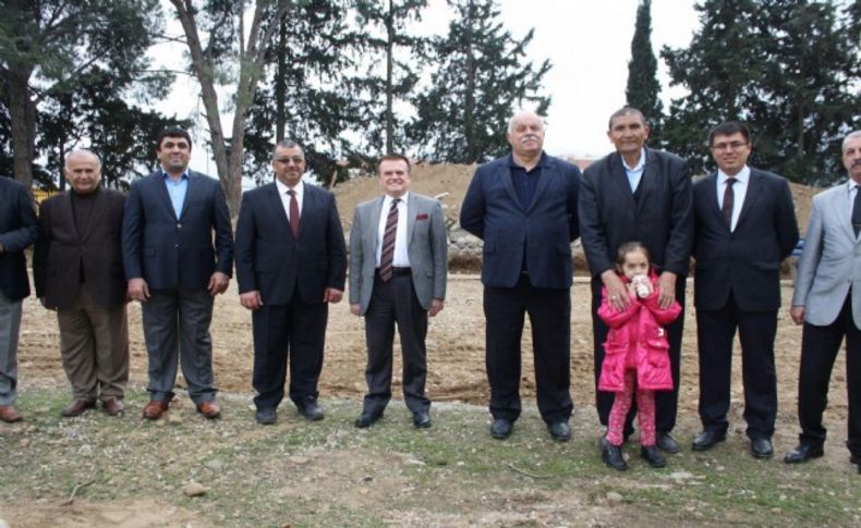 Emekli öğretmen okul yaptırıyor!