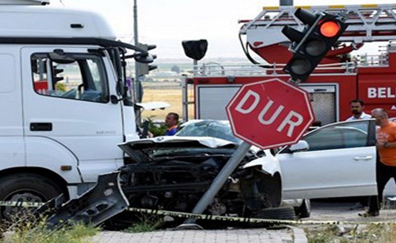 Emniyet Müdürü kaza geçirdi... Eşi hayatını kaybetti