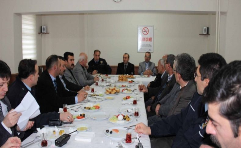 Emniyet müdürü muhtarlarla sorunları konuştu