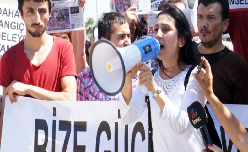 Emniyet önünde gözaltı protestosu