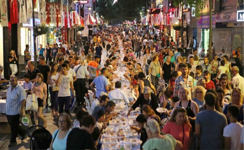 En kalabalık iftar 'Kadir Gecesi'nde!