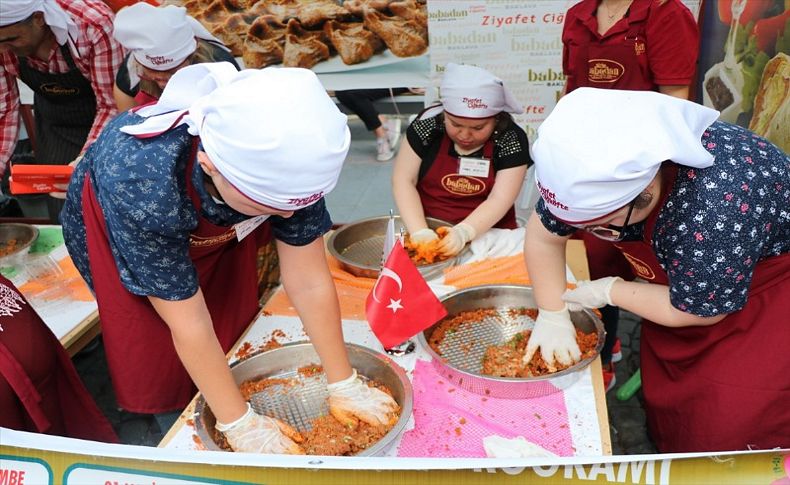 Engelli çocuklar çiğ köfte yoğurdu