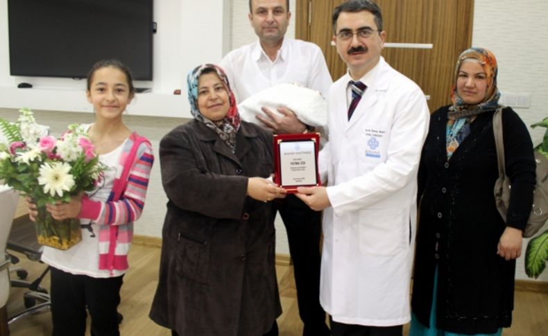 Engelli çocuğuna bakan anne yılın annesi seçildi