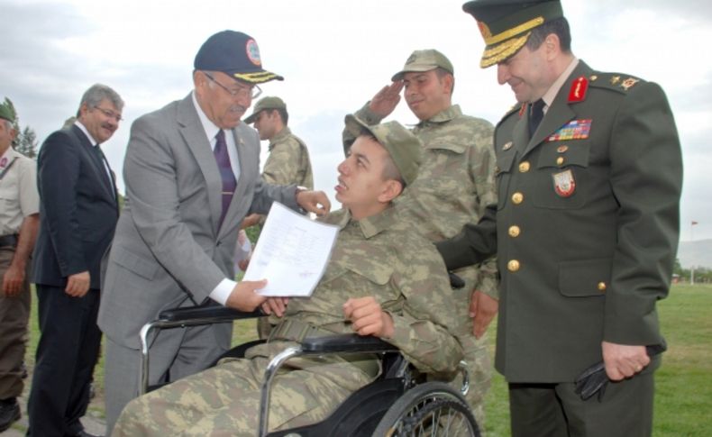 Engelli vatandaşlar, askerlik sevinci yaşadı