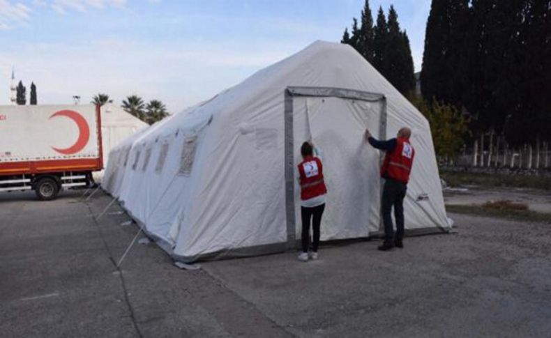 Enkazın altından çıkan eşyalar sahiplerini bekliyor