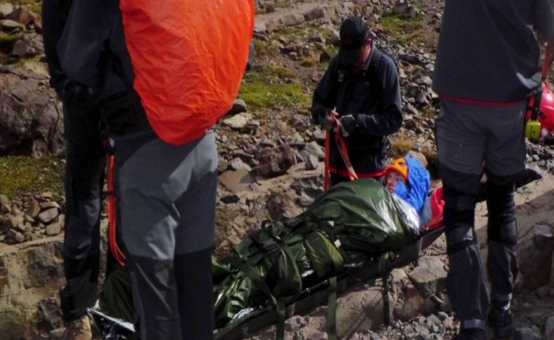 Erciyes’teki yaralı kadın dağcıyı JAK timi kurtardı