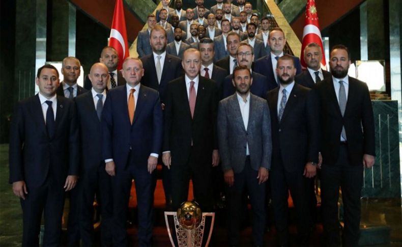 Erdoğan, şampiyon Başakşehir'i kabul etti