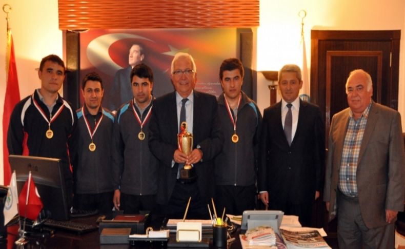 Ereğli Belediyesi ayakkabı atma yarışmasında 2. oldu
