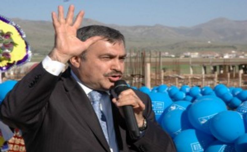 Bakan Eroğlu'ndan sosyal medyada 'hizmet' vurgusu