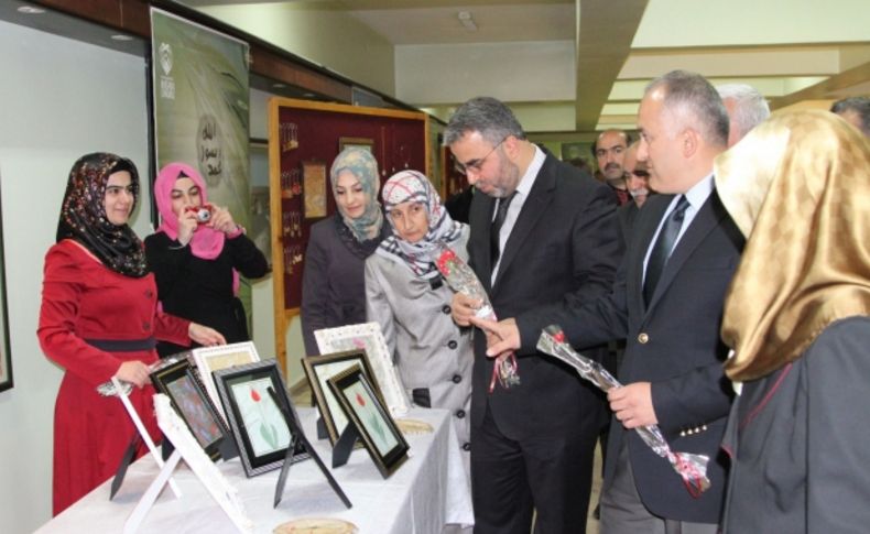 Erzincan'da 'Kutlu Doğum' anısına ebru sergisi açıldı