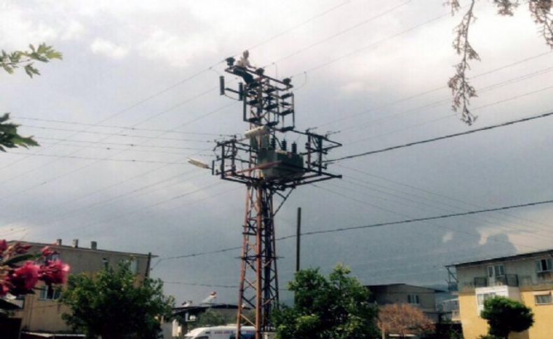 Eşine kızıp, yüksek gerilim hattına çıktı