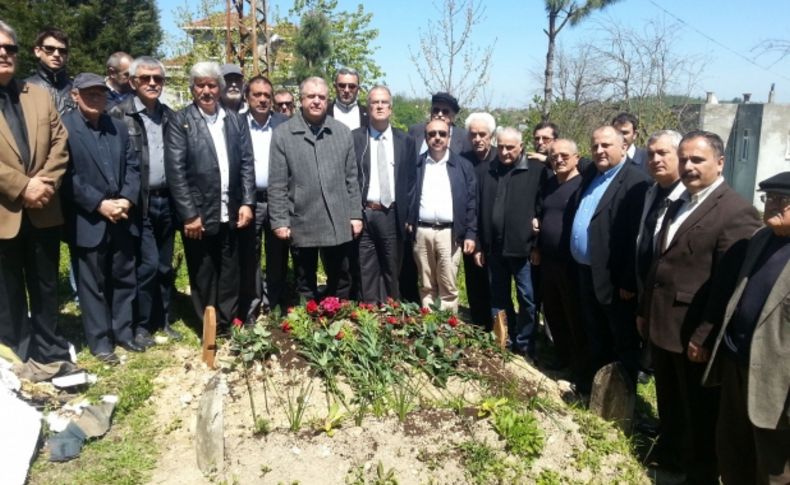 Eski bakanlardan Şahin’in mezarına Batum’dan toprak getirdiler