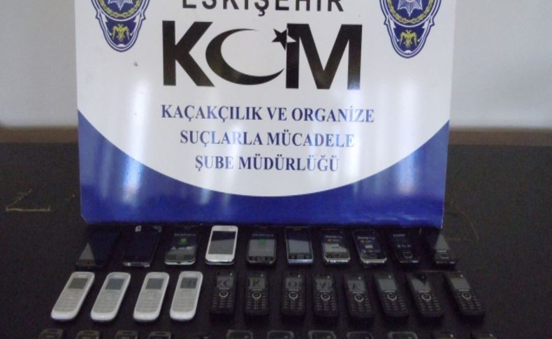 Eskişehir’de kaçak cep telefonu ve sigara operasyonu