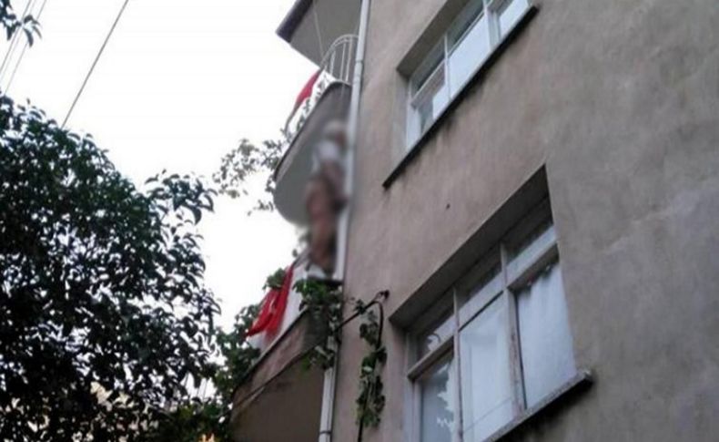 Evinin balkonunda kendini astı