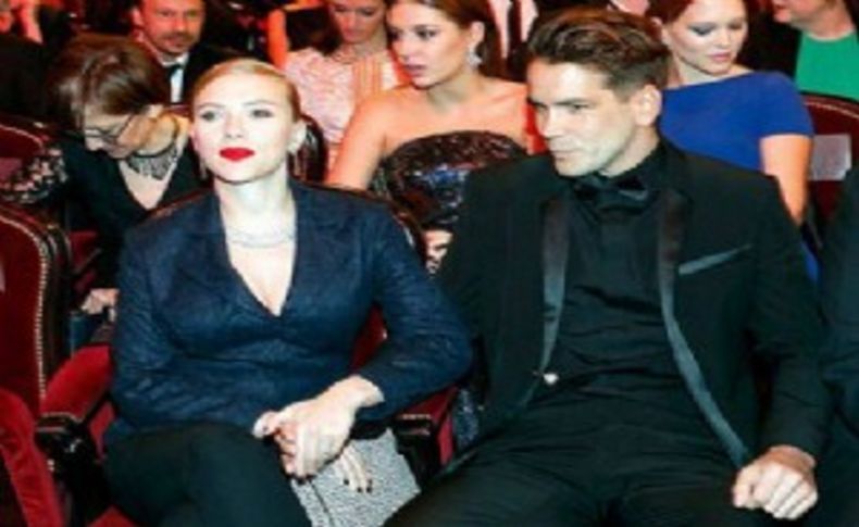 Scarlett Johansson evlendi