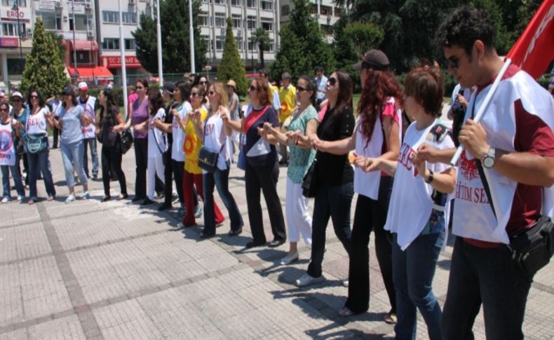 Eylemcilerle polis arasında afiş gerginliği