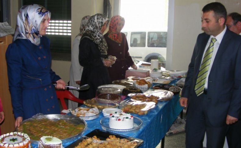 Fakir öğrenciler yararına kermes açıldı