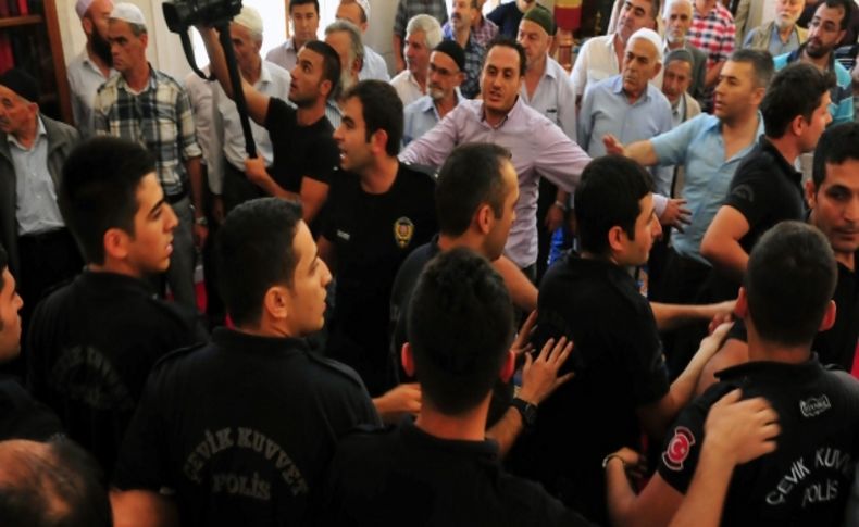 Fatih Camii’nde provokasyonu cemaatin sağduyusu önledi