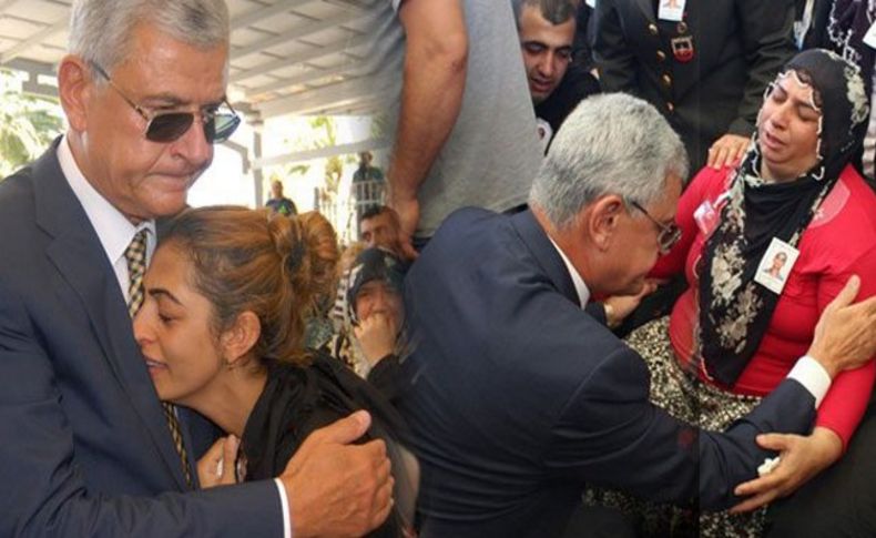 İzmir'de şehit cenazesinde Bakan Bozkır'a feryat