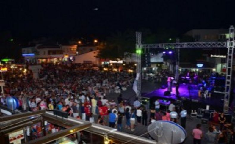 Foça Festivalinde Serap Yenici rüzgarı