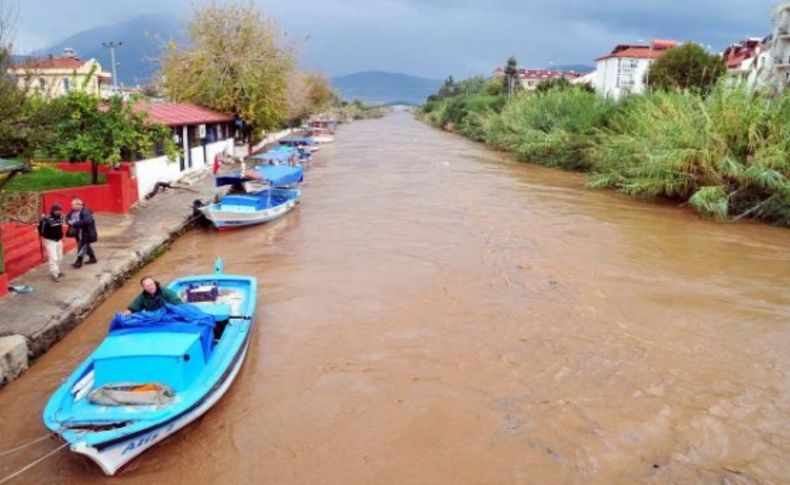 Fethiye'de sağanak yağış etkili oldu