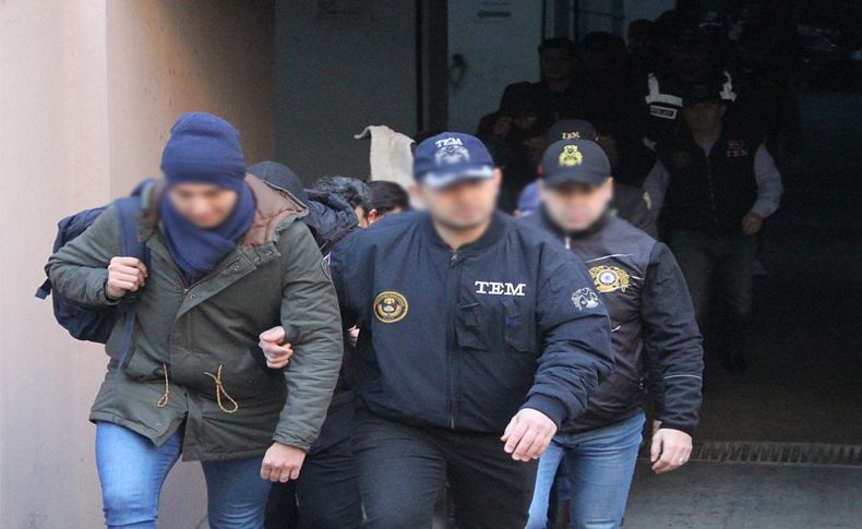 İzmir'de, FETÖ'den gözaltına alınan 105 asker adliyeye sevk edildi