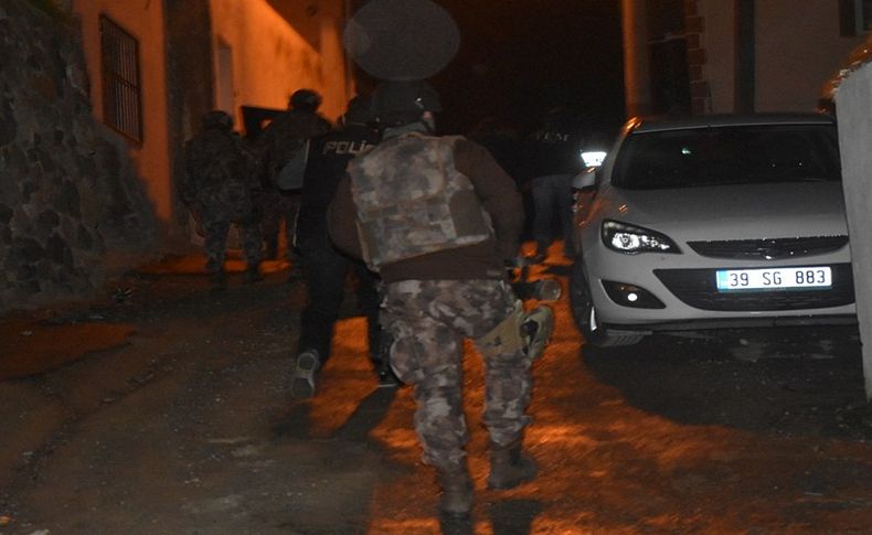 FETÖ'ye şafak baskınları