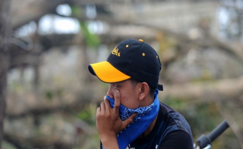 Filipinler'de, ölü sayısı 10 bini geçer diyen yetkili görevden alındı