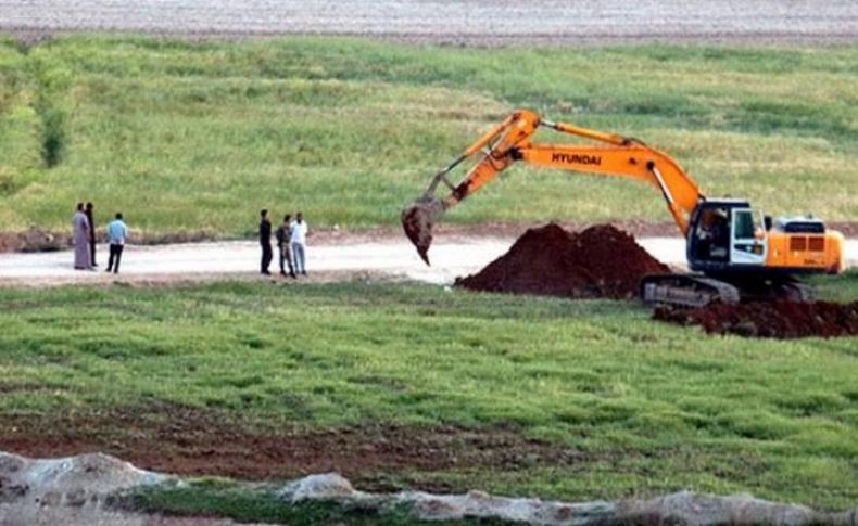 Flaş gelişme... Suriye sınırına mevzi kazılıyor...