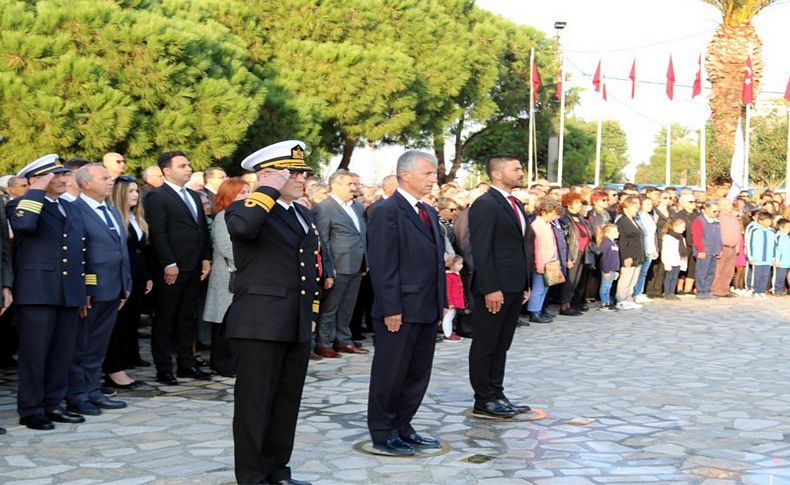 Foça Atatürk'ü andı